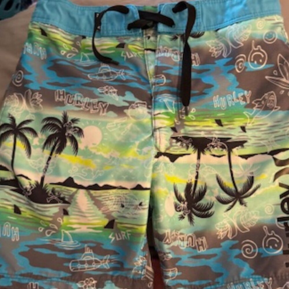 GUC Hurley boys Sz. 6 Board Shorts